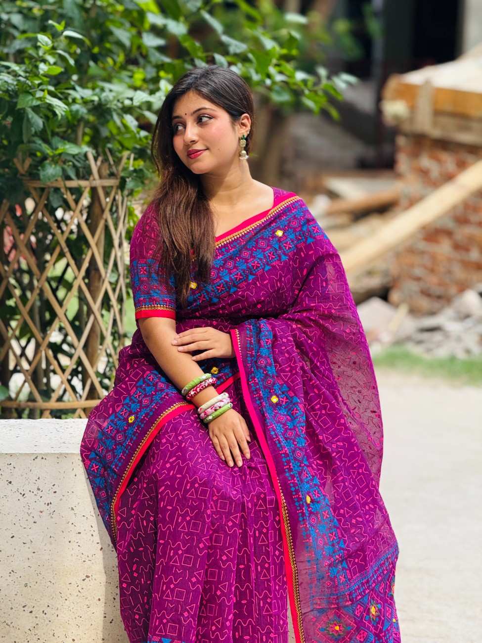 প্রিমিয়াম হাফ সিল্ক বুটিক শাড়ি – সম্পূর্ণ সুতার ও এমব্রয়ডারি কাজ ১৩ হাত লম্বা!(কোড-14) - Image 3