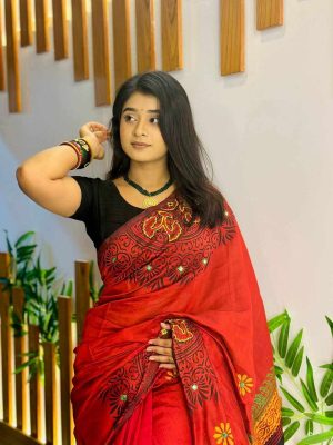 আলপনা কটন বুটিক শাড়ি – পুরা শাড়িতে সুতার ও এমব্রয়ডারি কাজ করা (কোড-23)