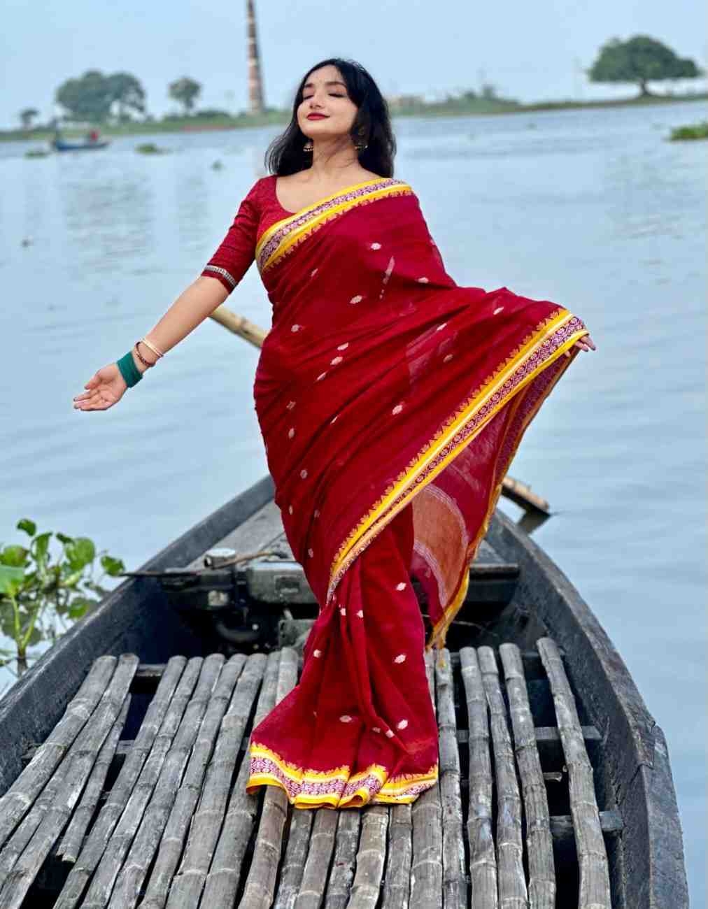বাহারি দেশীয় সফট কটন সুতি শাড়ি - সুতার কাজের অনন্য সৌন্দর্য! (কোড: 607) - Image 2