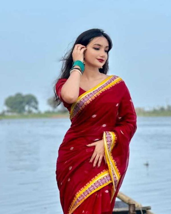 বাহারি দেশীয় সফট কটন সুতি শাড়ি - সুতার কাজের অনন্য সৌন্দর্য! (কোড: 607)