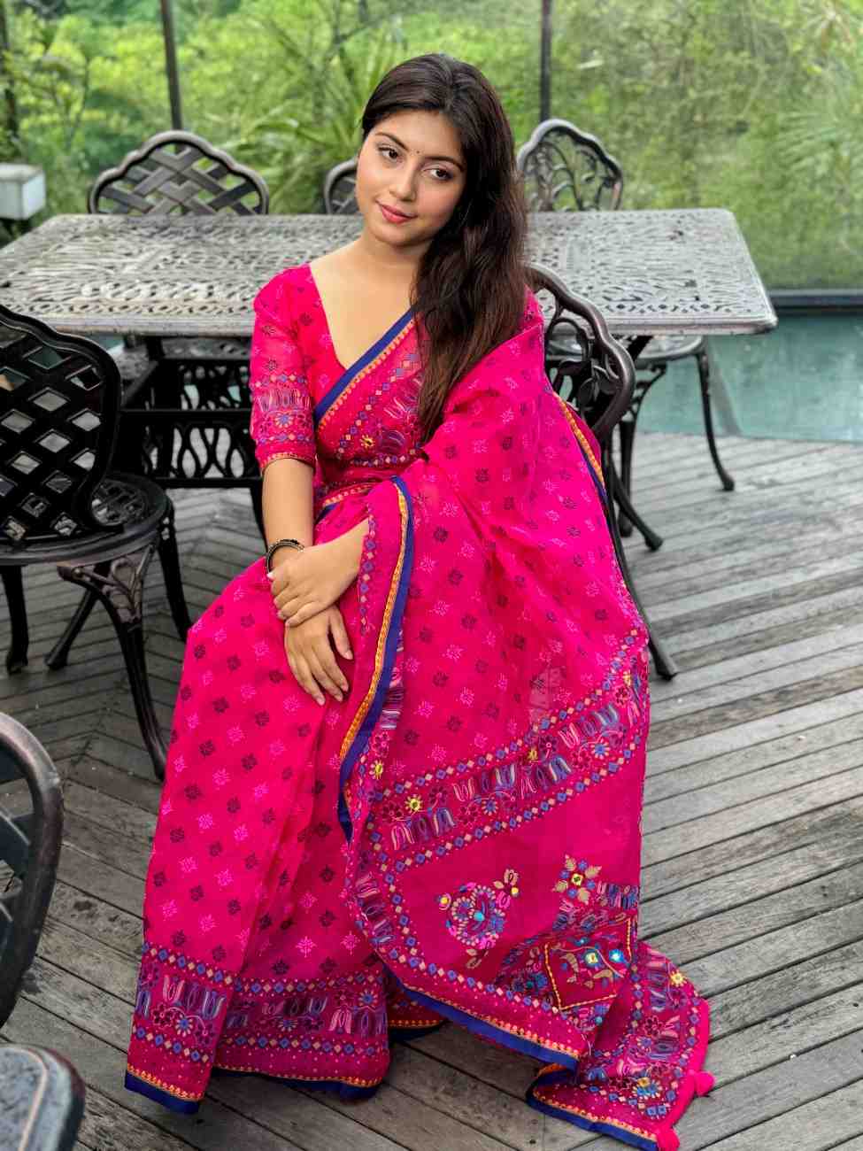 প্রিমিয়াম বুটিক শাড়ি, এম্বয়ডারী এবং সুতার কাজ করা সাথে রানিং ব্লাউস পিস থাকবে (Code PBS209) - Image 2