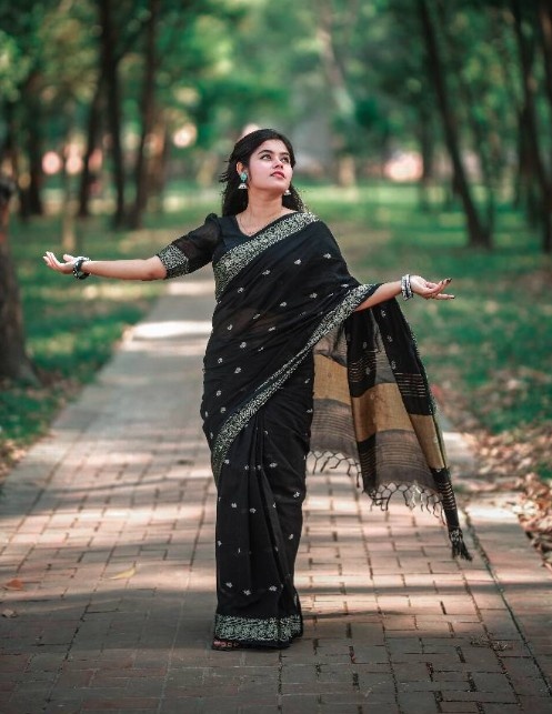 আলপনা দেশীয় সফট কটন সুতি শাড়ি - সুতার কাজের অনন্য সৌন্দর্য! (কোড: 609) - Image 4