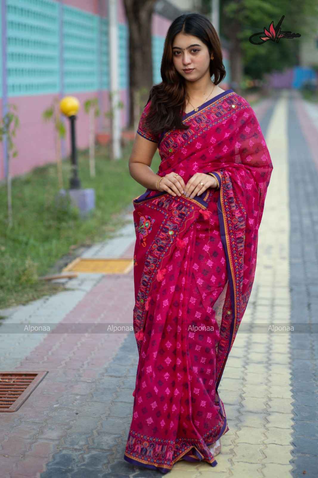 প্রিমিয়াম হাফ সিল্ক বুটিক শাড়ি – সম্পূর্ণ সুতার ও এমব্রয়ডারি কাজ করা (কোড - 31) - Image 2
