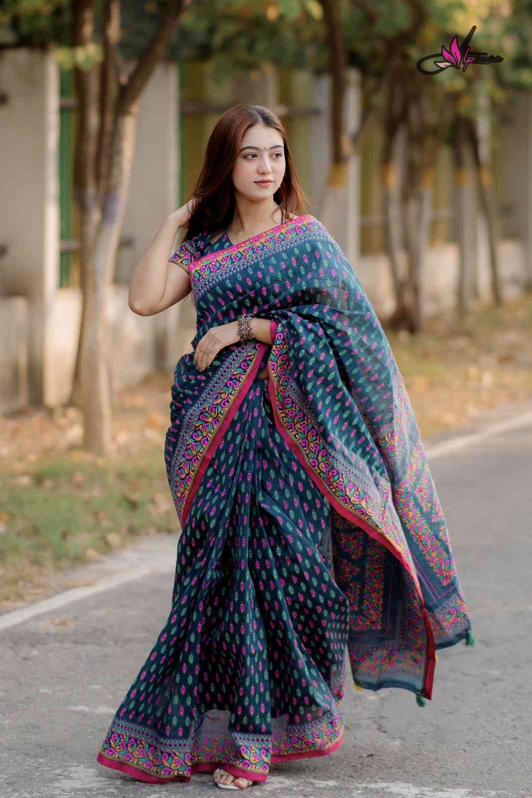 প্রিমিয়াম হাফ সিল্ক বুটিক শাড়ি – সম্পূর্ণ সুতার ও এমব্রয়ডারি কাজ করা (কোড - 38)